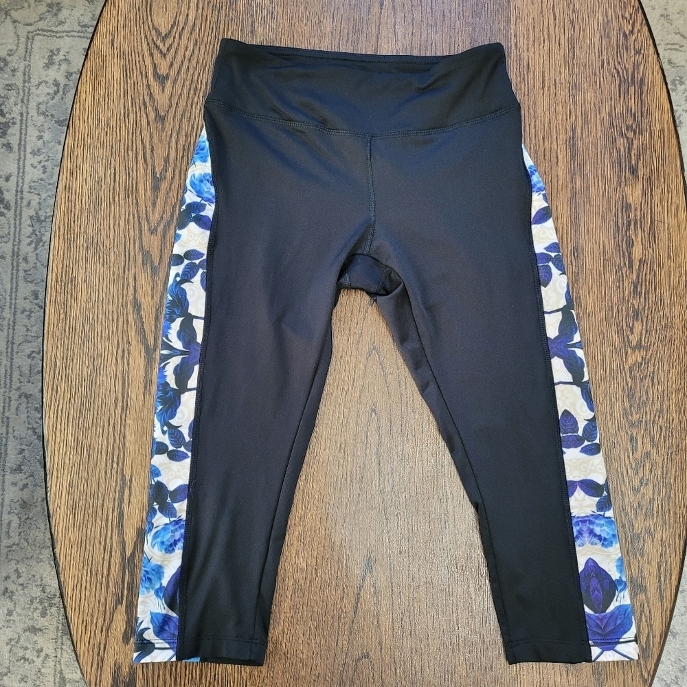 Lularoe Simply Comfortable Black Blue Floral Cropped Activewear Leggings Size S